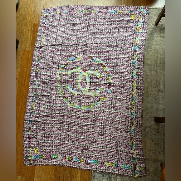 CHANEL Large Silk Scarf - Multicolor Chain Link Pattern - Picture 2 of 9